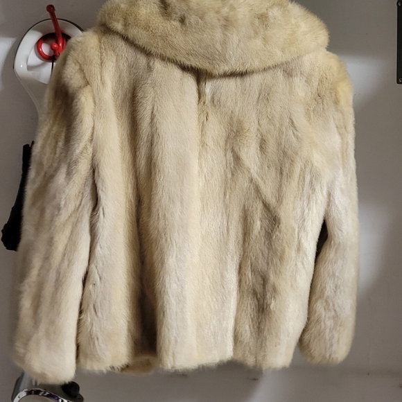 Real fur shawl. Made for my grandmother in the 40's. Has an inside pocket. - Picture 2 of 6